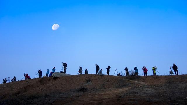 赴日游一夜入冬，有人千万打水漂，有人连夜卖车。