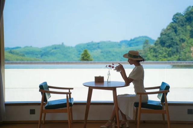 在竹上花楸，住进茶山竹海~