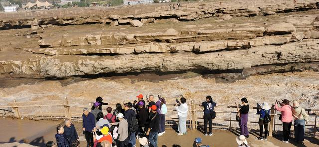 壶口瀑布，惊涛拍岸、奔腾不息的壮丽画卷