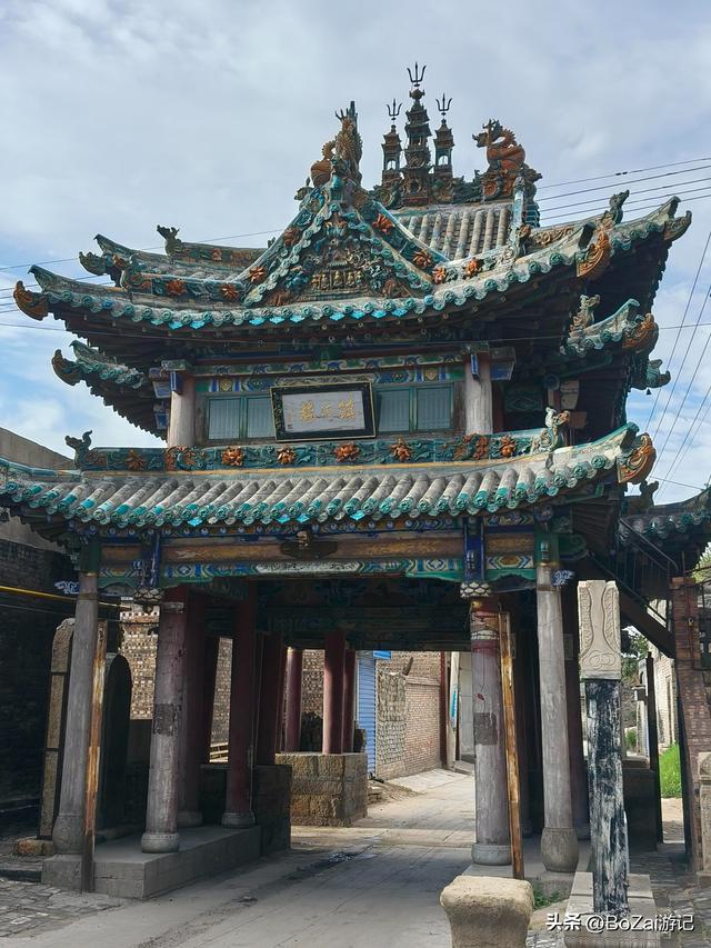 介休乡村封神，500年琉璃镇河楼，小巧却藏大招