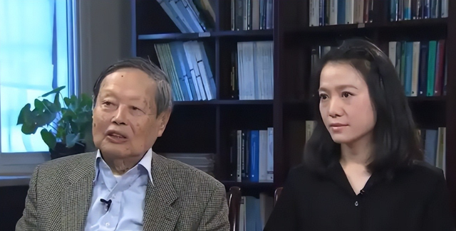 杨振宁去世后，翁帆再发文，49岁无子女的她，早已被安排好了退路