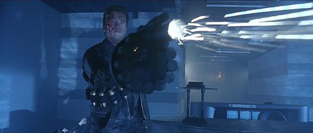 好莱坞的军火库：深度揭秘“机械战警”的武器选用与改装