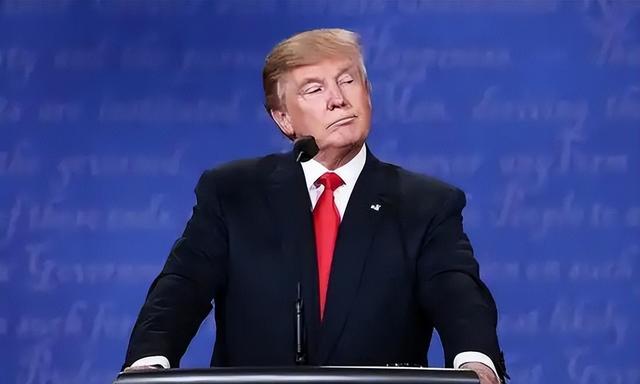 出大事！美国亮杀手锏：F-35搭载核弹起飞，毒刀已伸到中俄脖子下