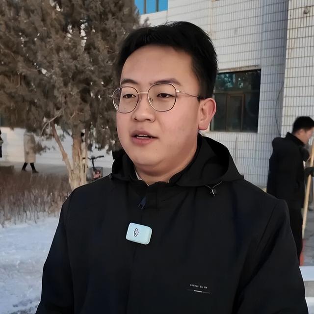 银装素裹阿克塞 首场降雪绘就戈壁冬日盛景