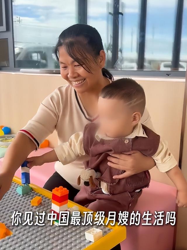 她是中国模范月嫂，月薪3万农村出身，能听懂婴语	，明星抢着用她