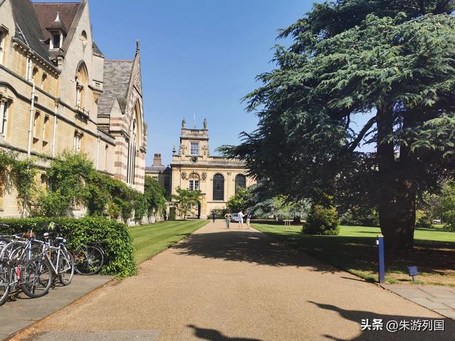 750年牛津，5000年巨石阵，一场与时间赛跑之旅
