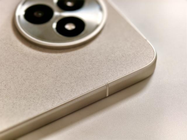 REDMI K80至尊版评测：从性能到体验的“大满贯”答卷