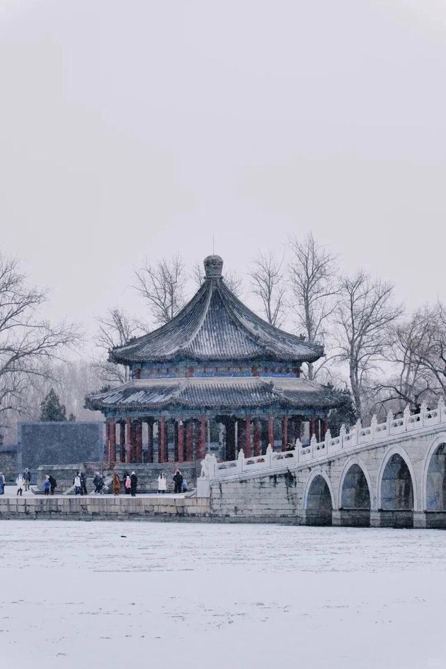 2026年第一场雪！颐和园美成了“雪中冰嬉图”