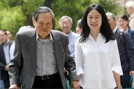 当得知82岁的父亲，要娶28岁的翁帆时，杨振宁的儿女是什么态度图片