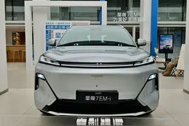 吉利银河星舰7 EM-i保姆级详细介绍，家用混动SUV再添一名大将图片