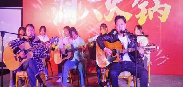 徒步挑战赛、洞穴音乐节、篝火晚会......还是黄莲会玩儿~