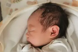 新生儿出生后若有7个特点，代表在妈妈的肚子里面过得很滋润图片