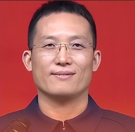 张洪章：从农村集市“守摊娃”到飞天英雄，他和妻子有个约定