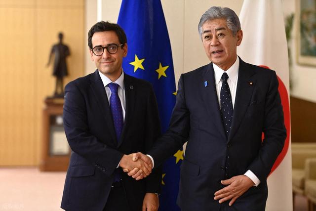 开战倒计时！5国联手增兵，日本突然登岛，特朗普要干大事