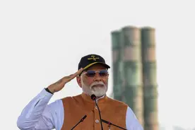 印度全国狂欢，莫迪摆拍庆祝胜利，印媒爆出S400内幕戳穿遮羞布图片