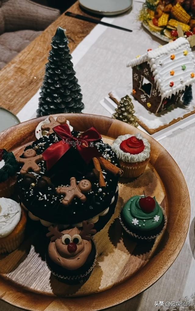 汪小菲一家台北过圣诞，桌上摆茅台吃帝王蟹 小玥儿出镜有了新变化