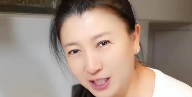 人狂必有祸！闫学晶事件又被扒出，这回谁也救不了"自掘坟墓"的她