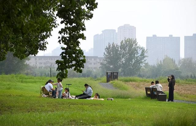 西安:秋高气爽 漫步公园 尽享秋日静美