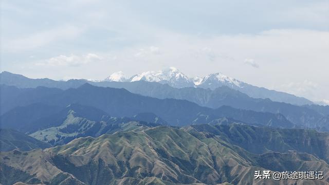 新疆天山深处的景观大道，曾是国防公路，如今人少景美震撼人心