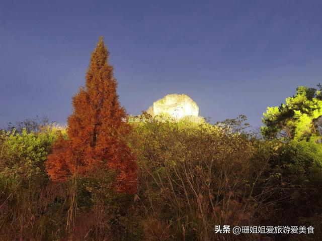 清远连州“奇怪”中轴线，起点是“像方巾”的山，秋季看全城风光