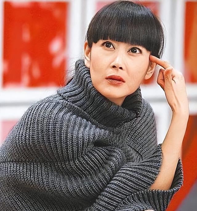 结婚10年被丈夫出轨8次！最后出轨蒋勤勤，年仅43岁抑郁烧炭自尽
