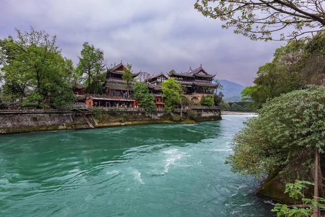 宝臧地啊！这个堪比五A级的景点千年来一直是四川盆地的守护神！
