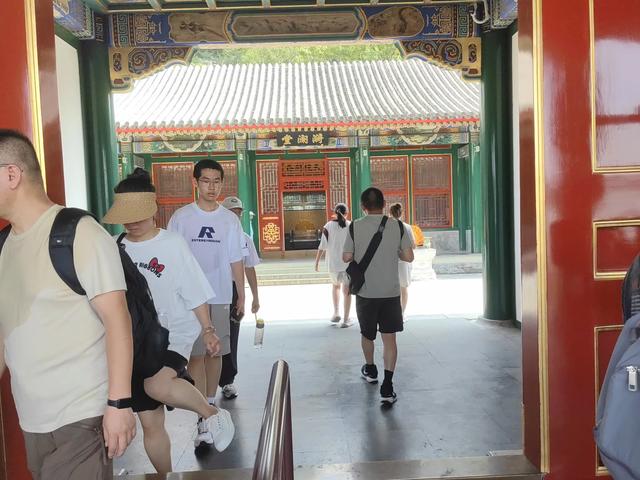 北京北海公园：五朝皇家园林！核心景区琼华岛周边美景。