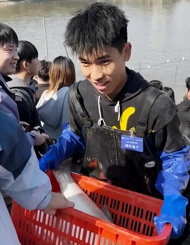 11月22日，星期六，2分钟带你读完今日要闻热点10条 第7张