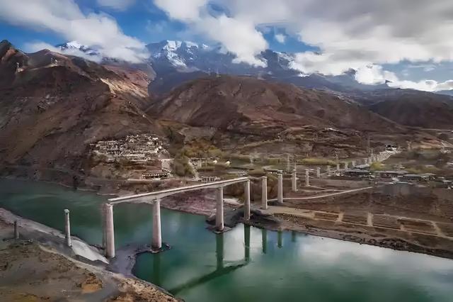 中国花费3198亿！川藏铁路将在2030年通车！印度为何坐立不安了？