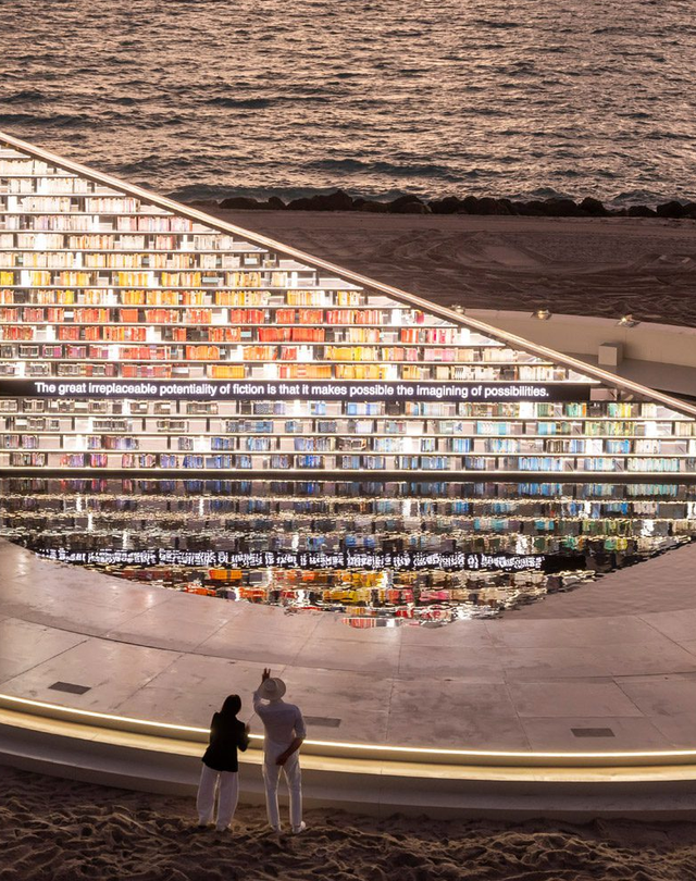 出片率100%！迈阿密海边的“旋转”图书馆