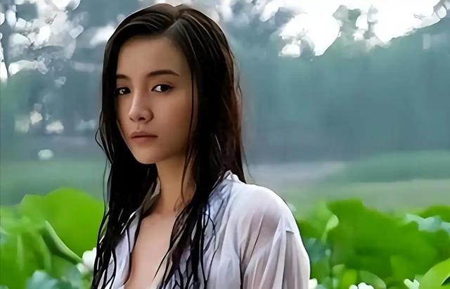 成龙因病去世、赵本山灵堂、宋佳知三当三，现在的造谣越来越离谱