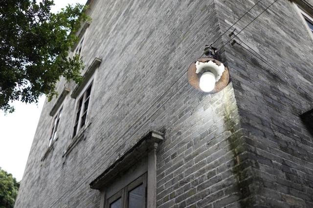 广东开平无人村，村民斥巨资盖豪宅后，全村移民加拿大，70年未归