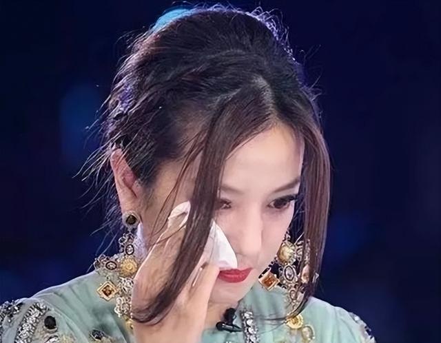 拔出萝卜带出泥！49岁赵薇近况再曝，事业婚姻双失败，丑闻太恶劣