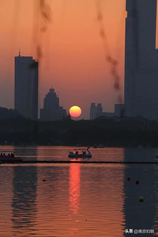 日暮下的金陵，绝美！