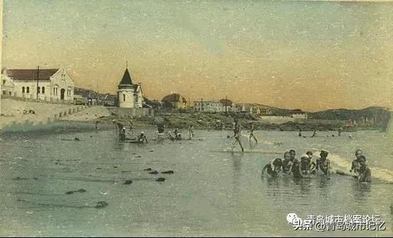 1934年，青岛第二、第三、第四海水浴场同时开始建设