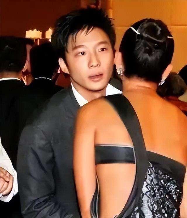 郭晶晶也没想到，79岁公公霍震霆再破天花板，让整个豪门圈沉默了