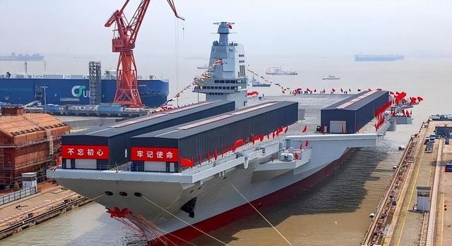 中国被骗了？当我们猛造航母的时候，美国却开始重点打造两栖舰