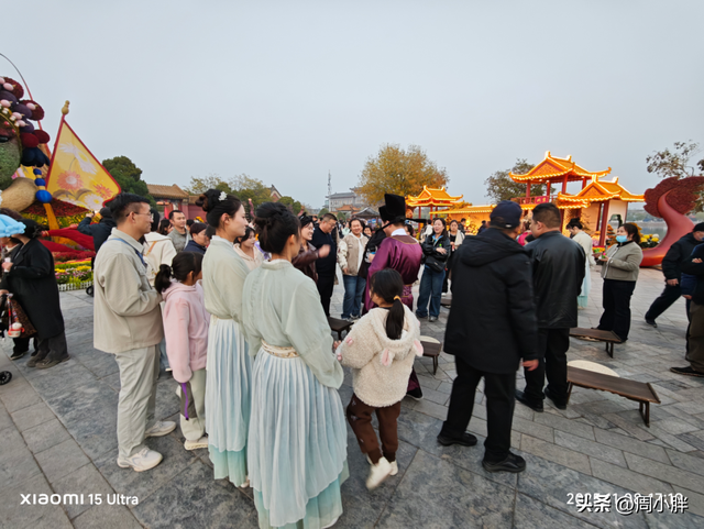 15分钟617人登顶龙亭大殿，传统观光景区迈向沉浸夜游的关键一步