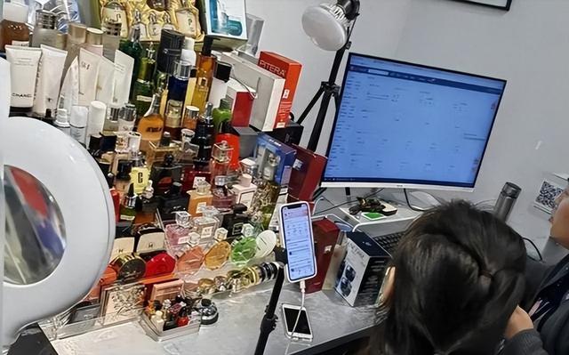 ​几乎全是假货！利润高达2400%	，为啥消费者还前赴后继争相购买？