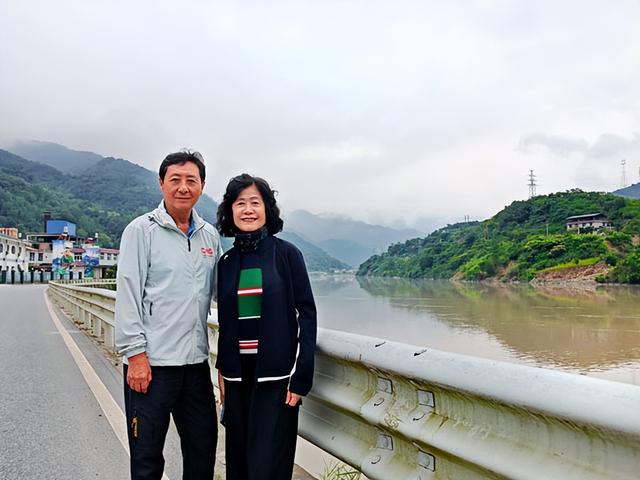 四川旅游：三游人间仙境九寨沟（图）
