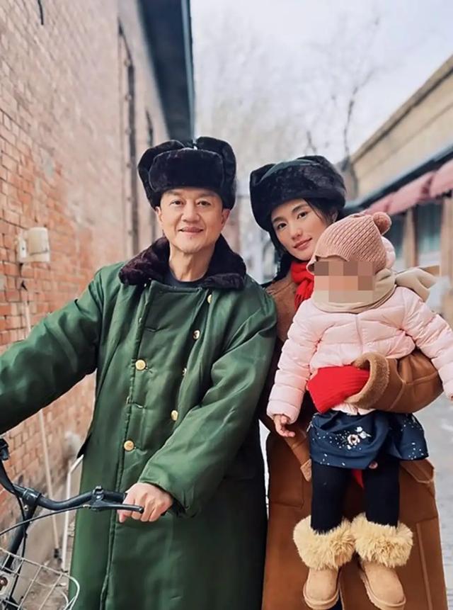 笑死了！李亚鹏和海哈金喜宣布离婚，没想到评论区句句都是梗