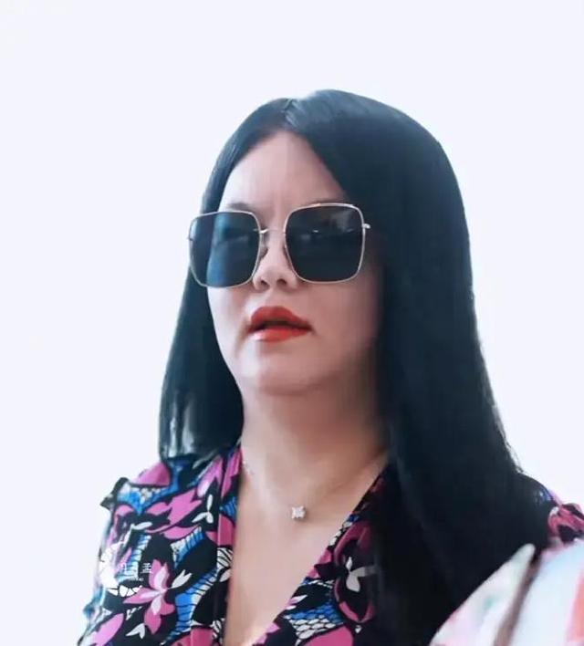 钱再多有啥用！50岁久居英国的李湘	，终于为自己的行为付出了代价