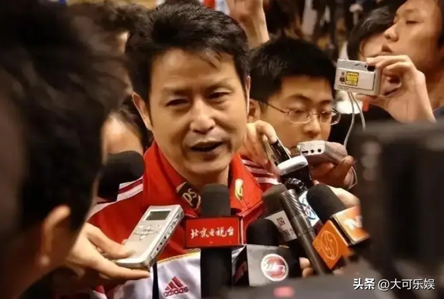 女排名帅陈忠和现状：二婚娶女排队员为妻，今已退休携妻回归家庭