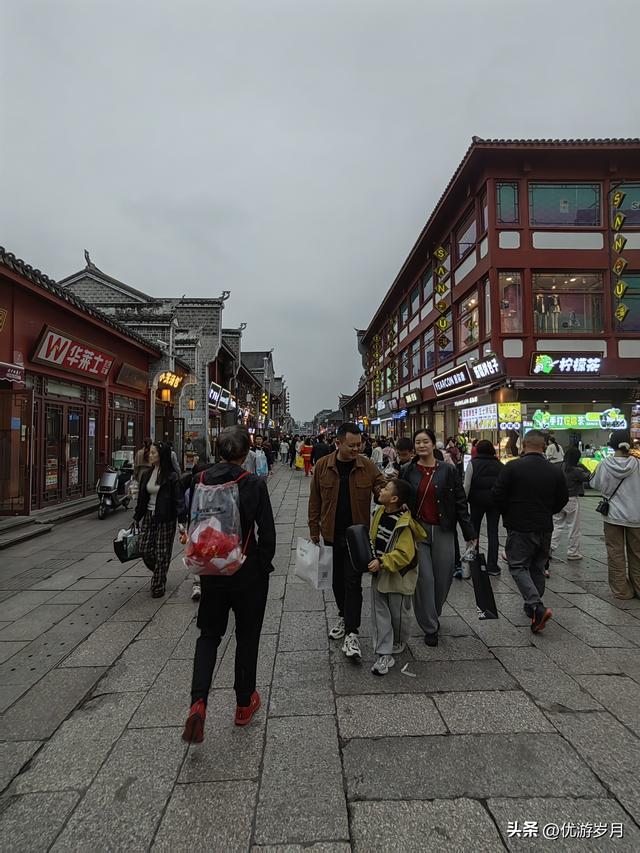 襄阳古城汉江风景很美