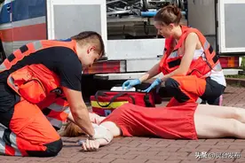 38岁的她因低血糖突然离世，再三提醒：血糖高要钱，低血糖要命图片