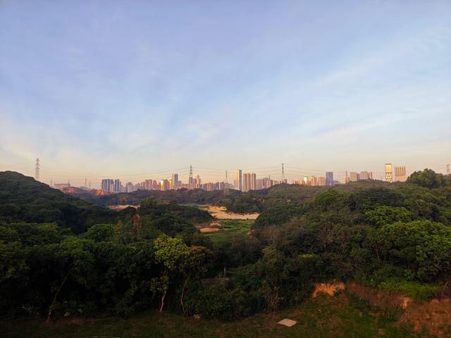 西丽湖国际科教城绿道，看霞飞满天，如梦似幻！长岭陂地铁C口