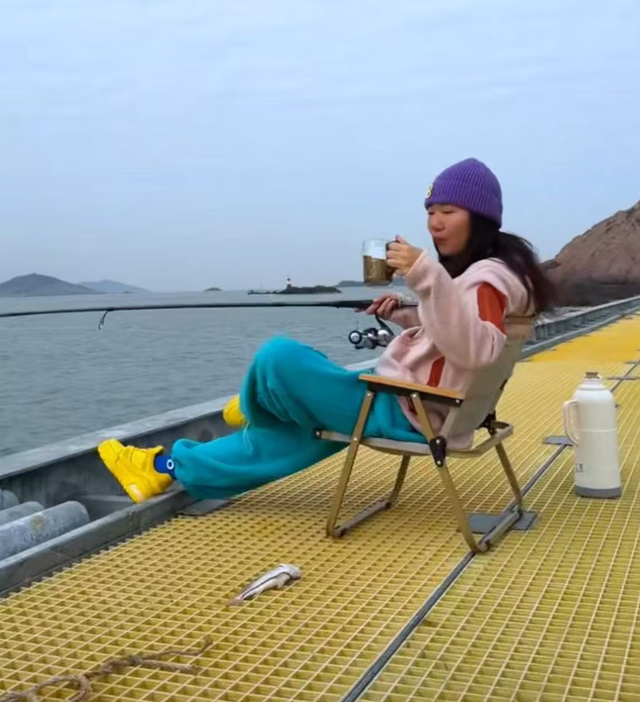 做了20多年房地产，北京姑娘不干了，跨越2800公里来浙江无人岛上班：螃蟹管够，沙鳗钓到手软