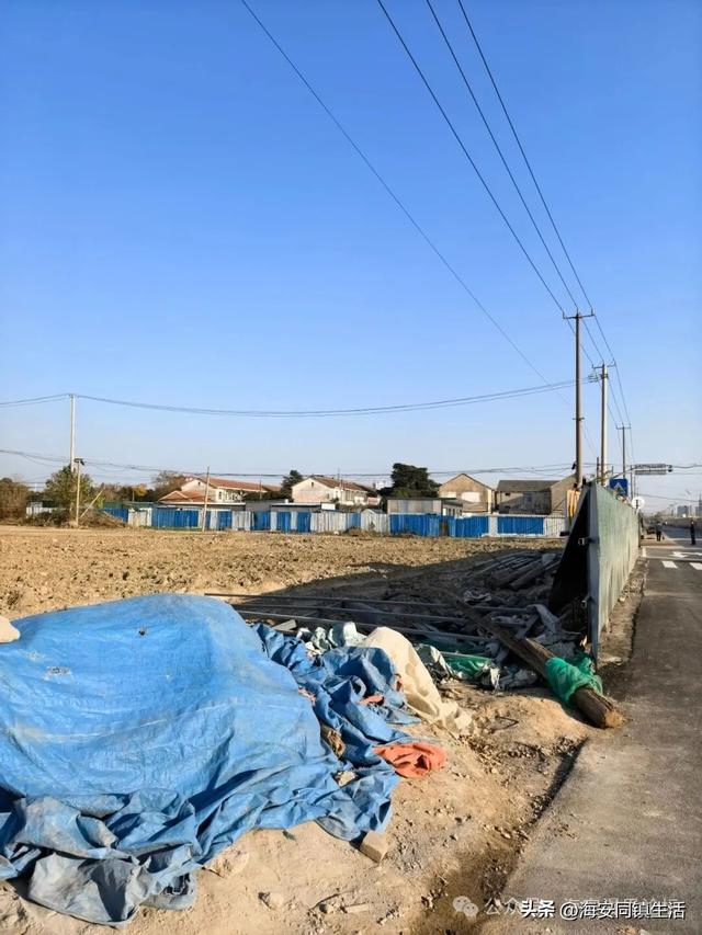 在海安新立发桥上看看老通扬河的水，回味春秋风云！