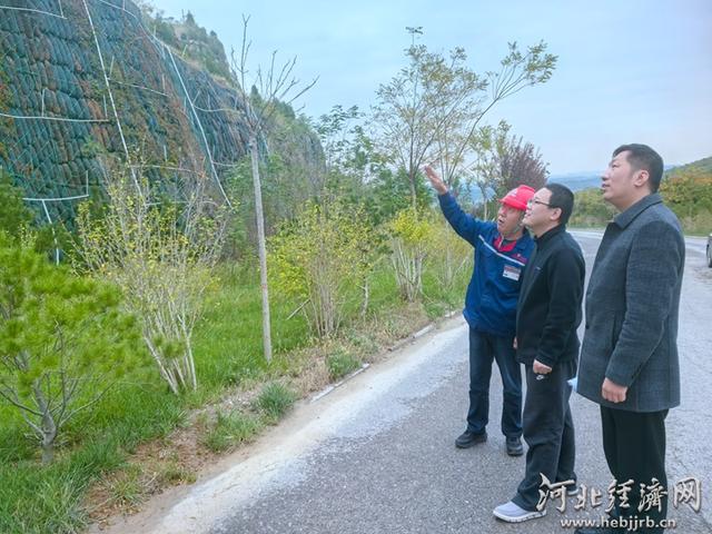 边采边治筑绿屏 公园嵌在矿区里