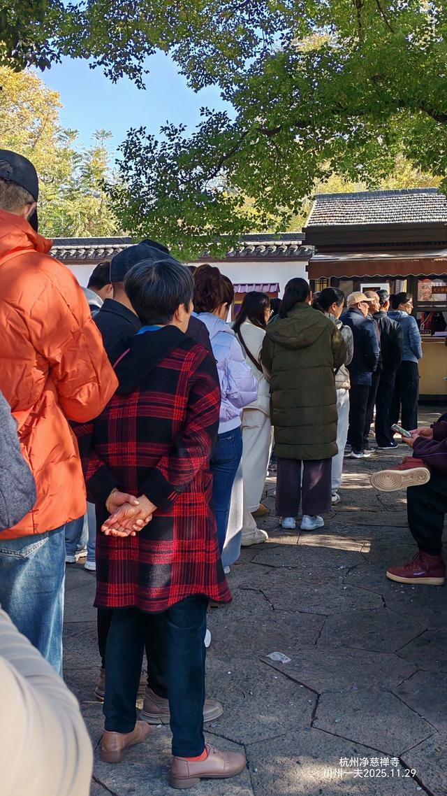 我在杭州的净寺吃了斋饭